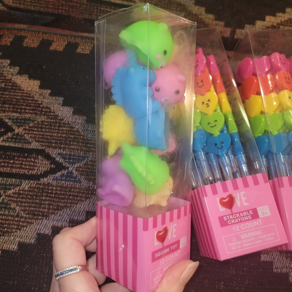 Love Colorful Party Favors Set